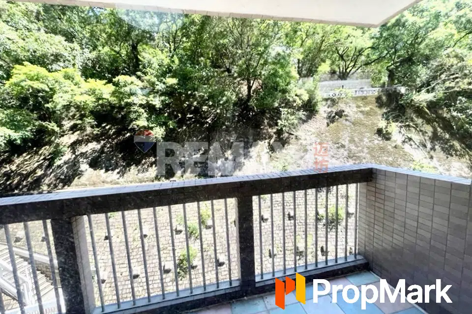 Realty Gardens - Photo 1