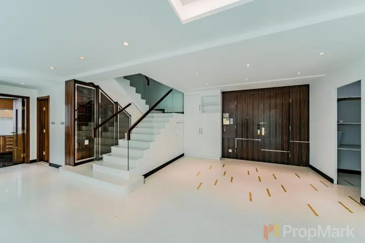 8 Shiu Fai Terrace - Photo 3
