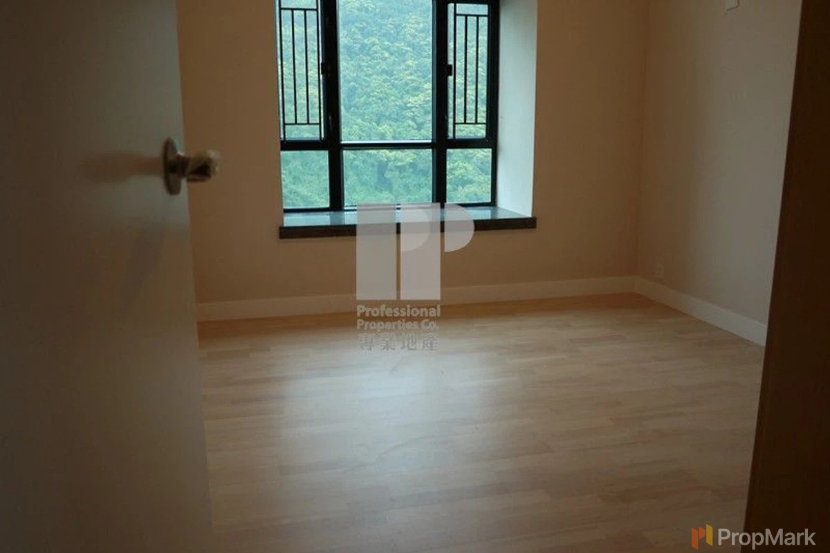 Imperial Court - Photo 10