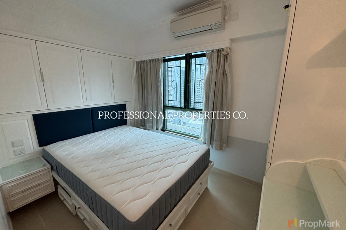 Royal Court - Photo 10