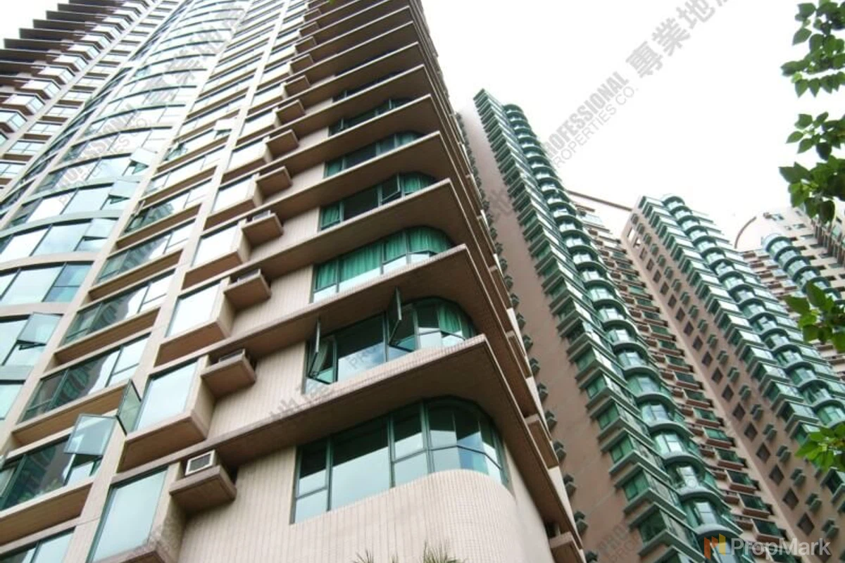 Hillsborough Court - Photo 2