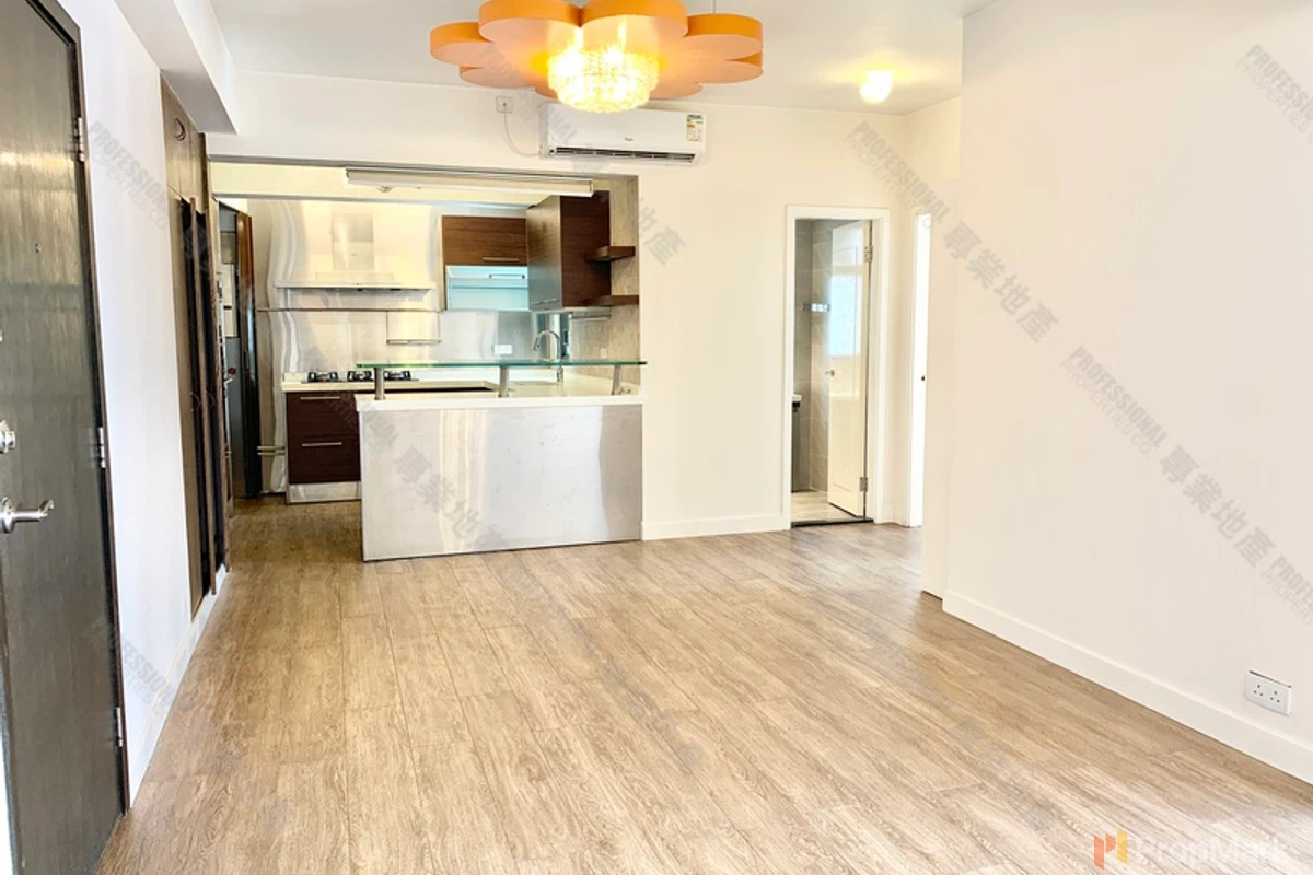 La Vogue Court - Photo 2