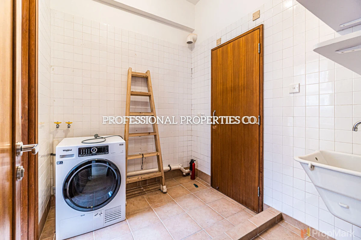 La Hacienda - Photo 22