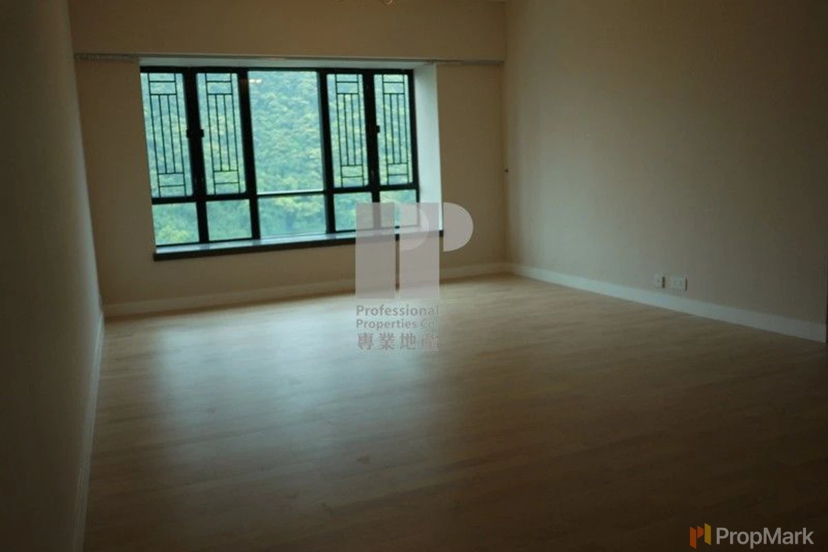 Imperial Court - Photo 2