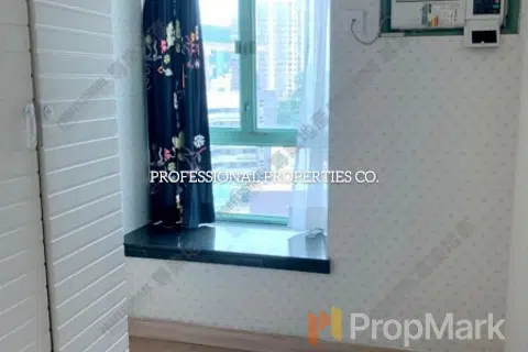 Royal Court - Photo 5