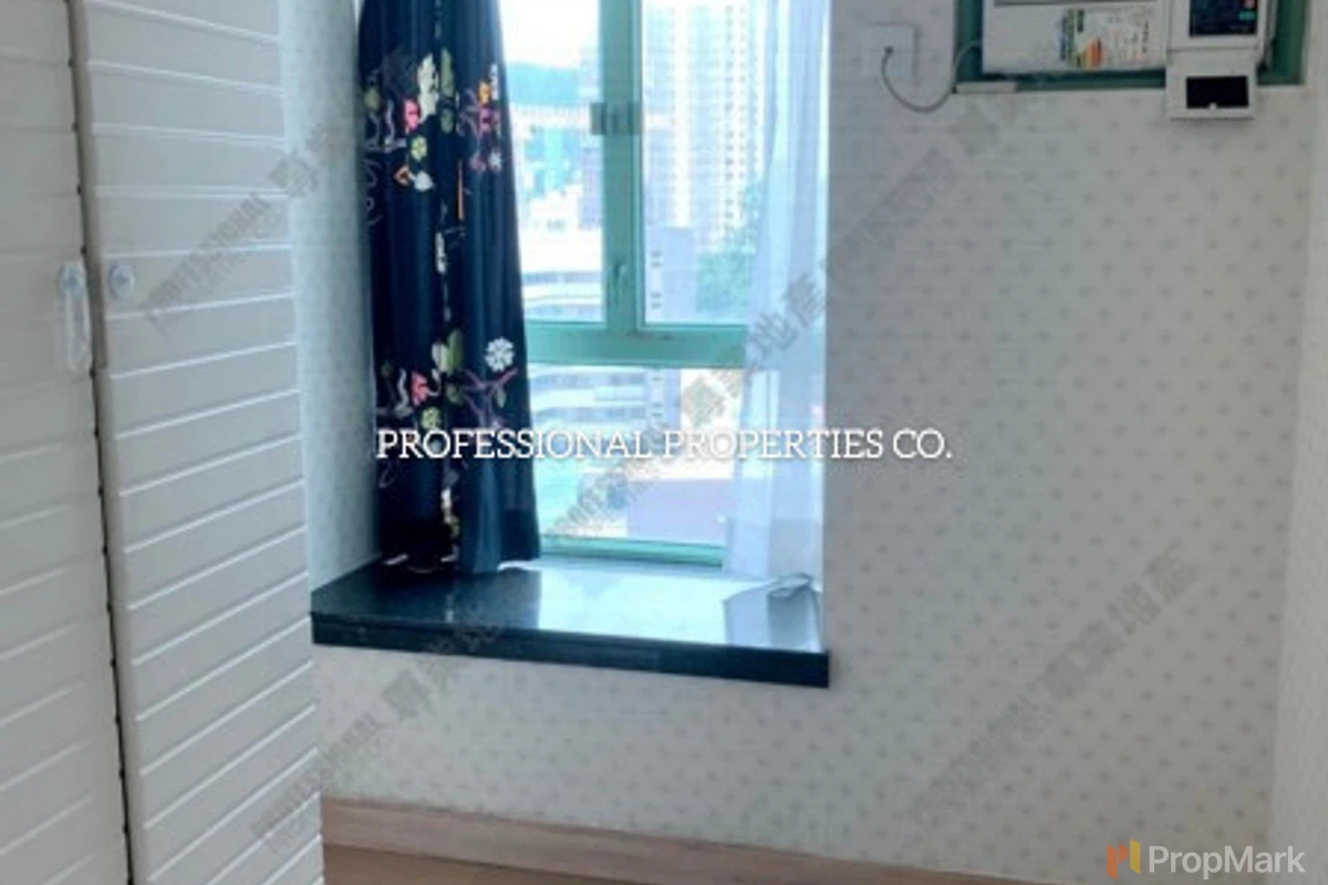 Royal Court - Photo 5