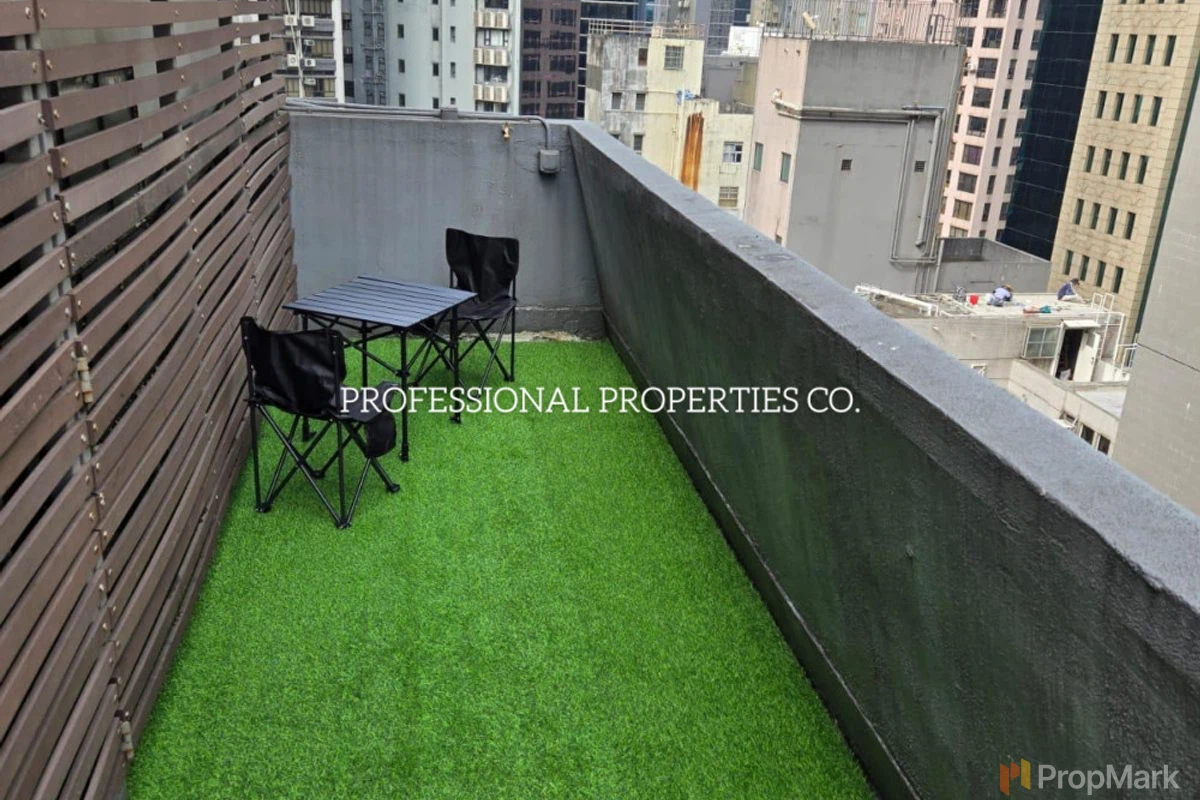 Wo On Building - Photo 1