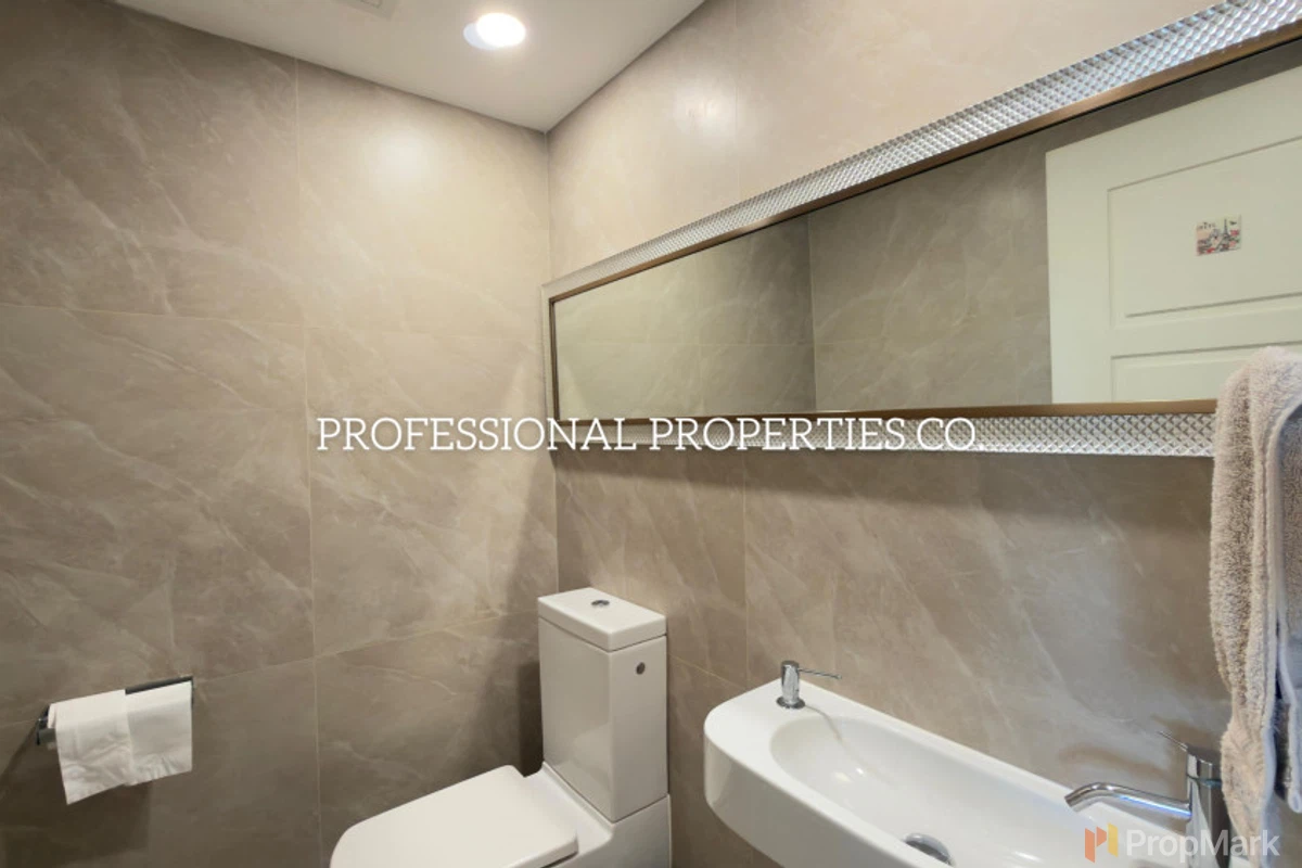 Strawberry Hill - Photo 10