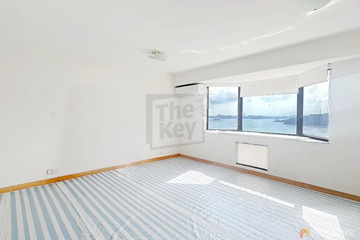 South Bay Towers - Photo 4