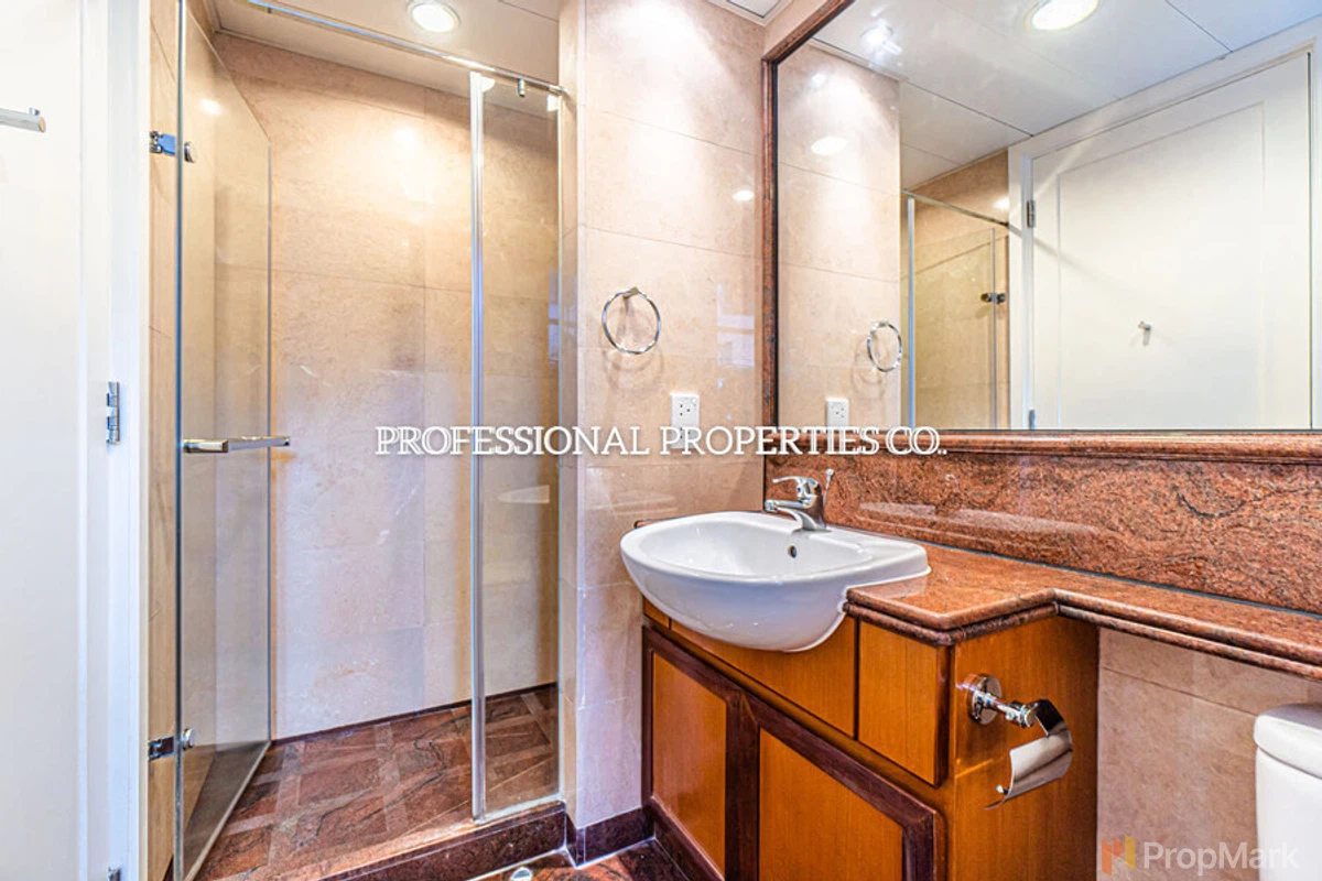 La Hacienda - Photo 17