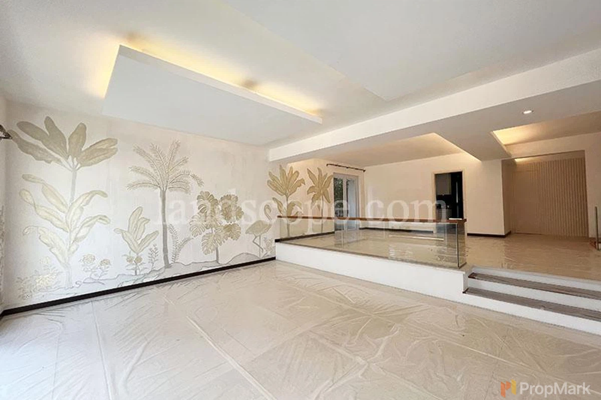 Grosse Pointe Villa - Photo 1