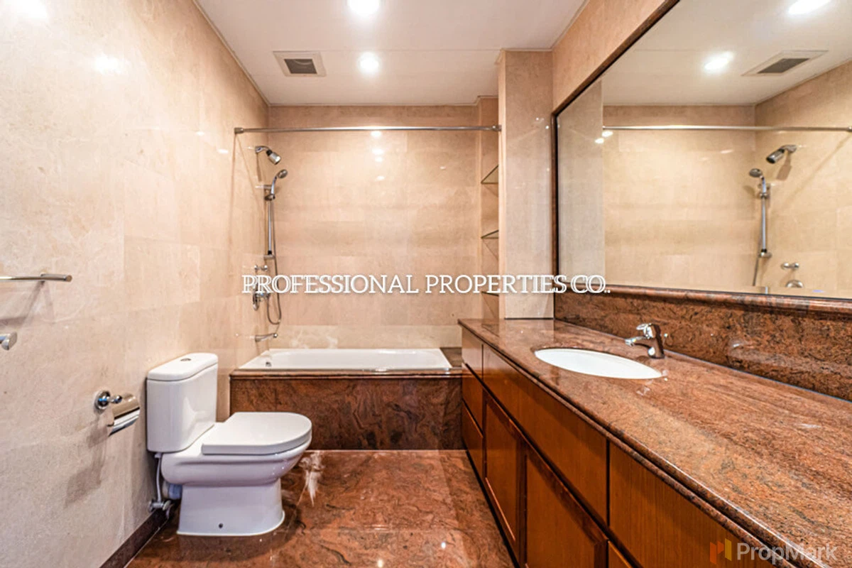 La Hacienda - Photo 19