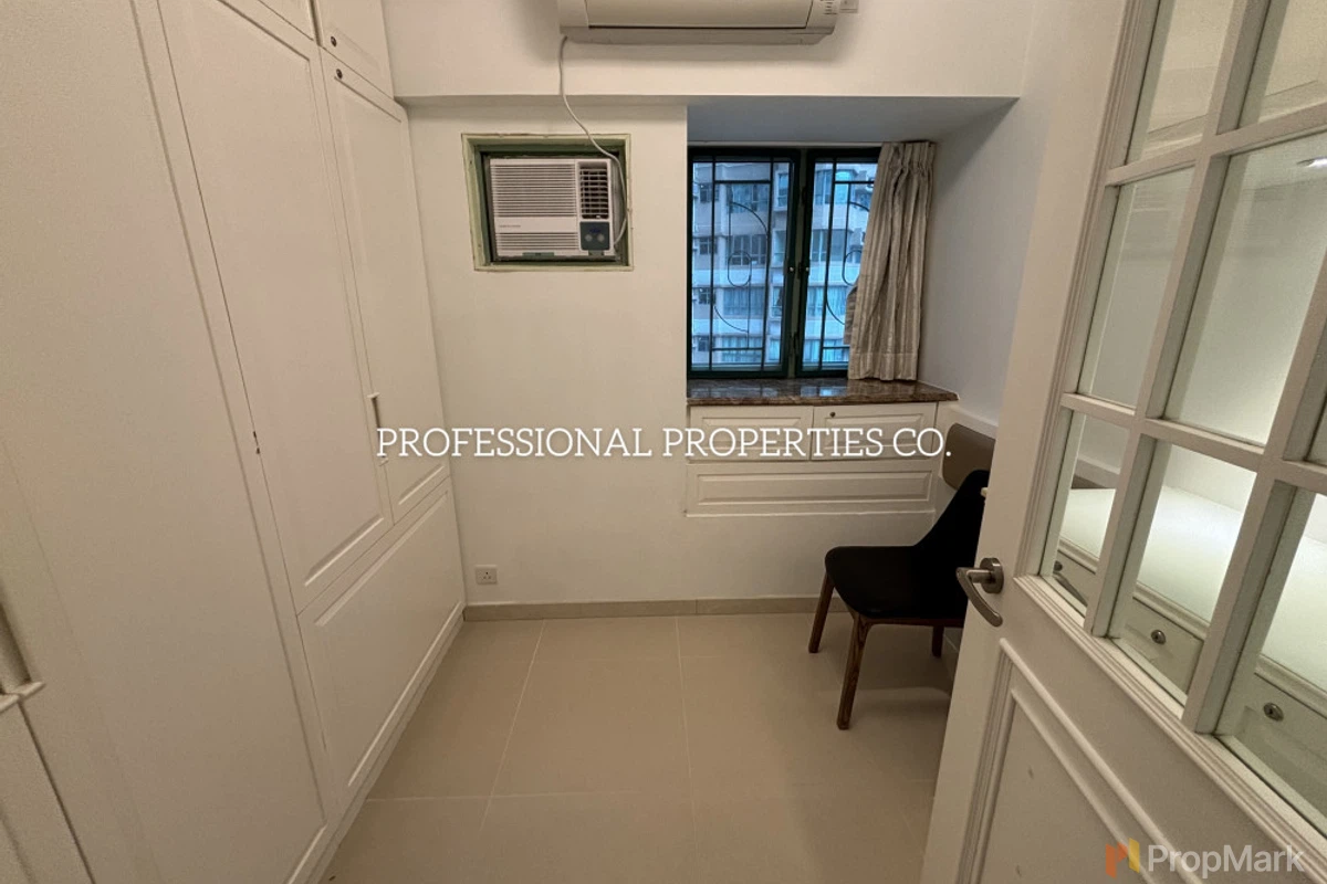 Royal Court - Photo 7