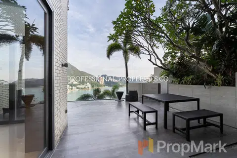 The Beachfront - Photo