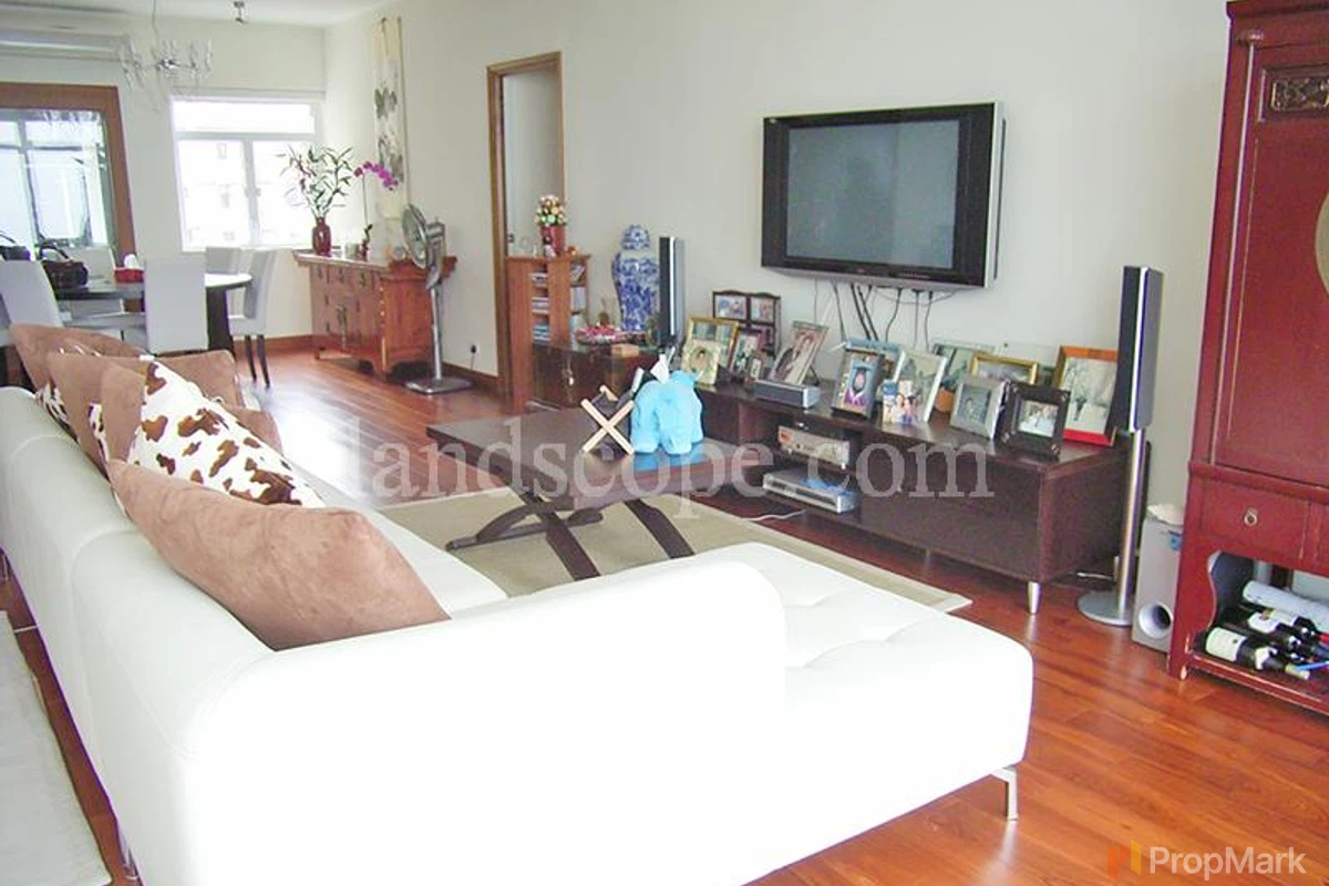 Summit Court - Photo 1