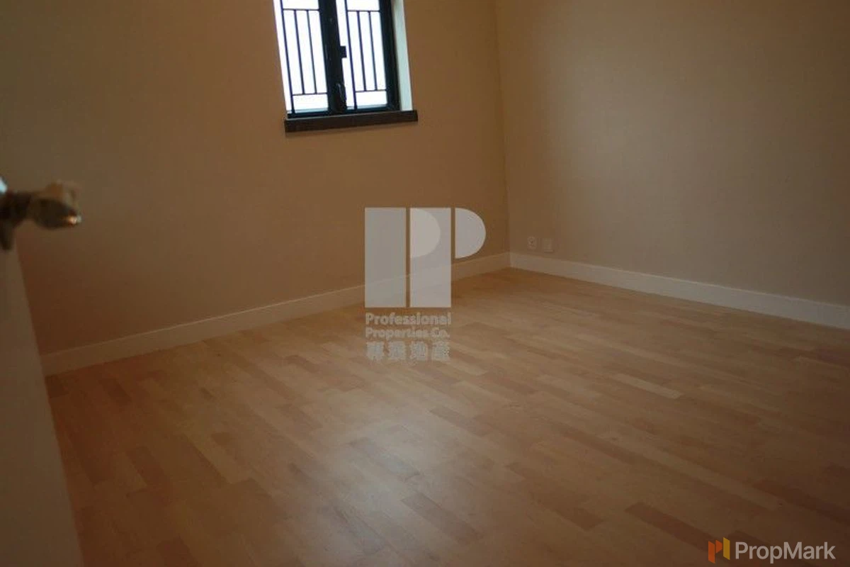 Imperial Court - Photo 9