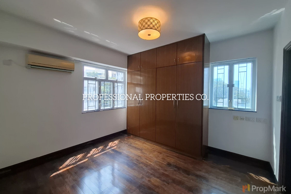 Sunrise Court - Photo 3