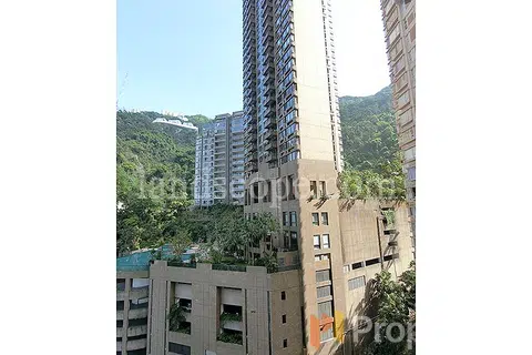 Clovelly Court - Photo 2