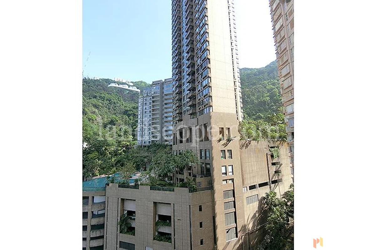 Clovelly Court - Photo 2