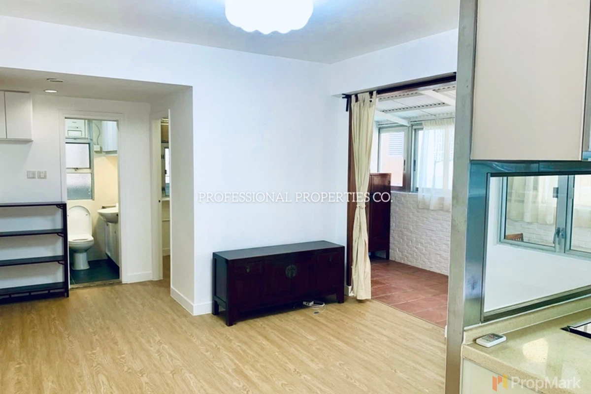 Silverstone Mansion - Photo 1