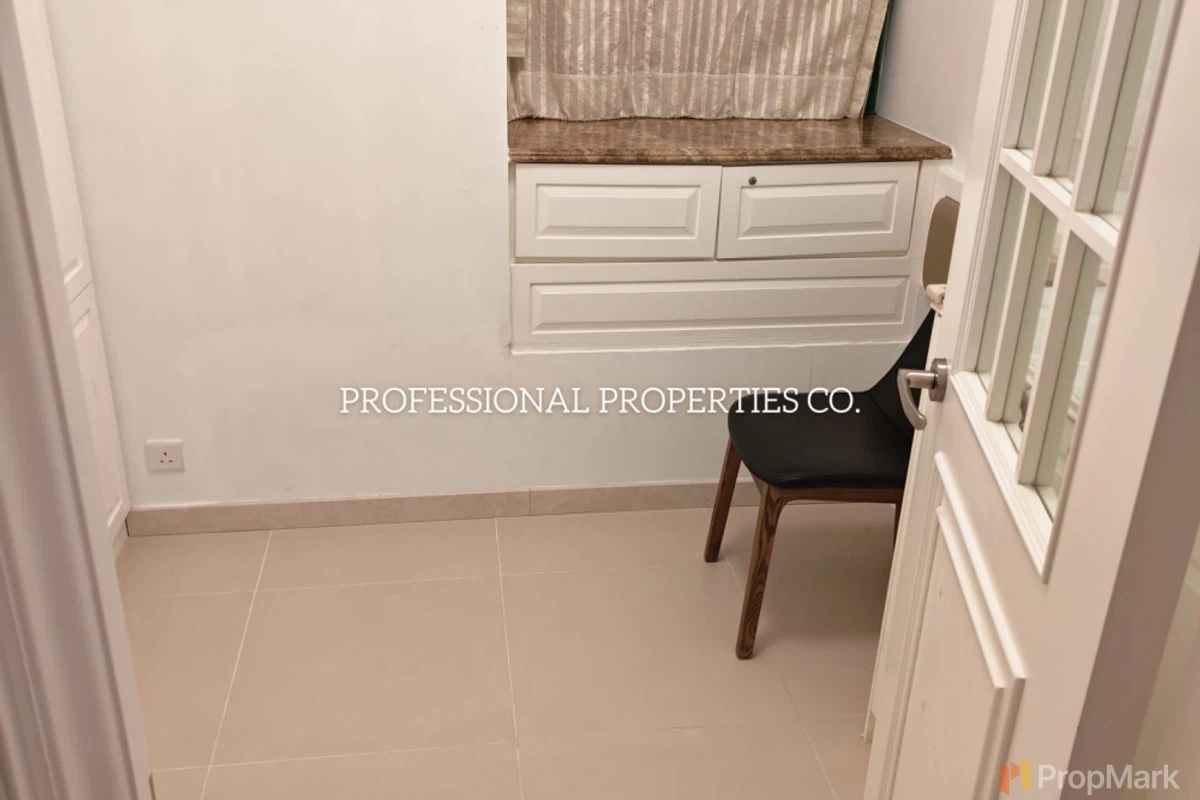 Royal Court - Photo 13