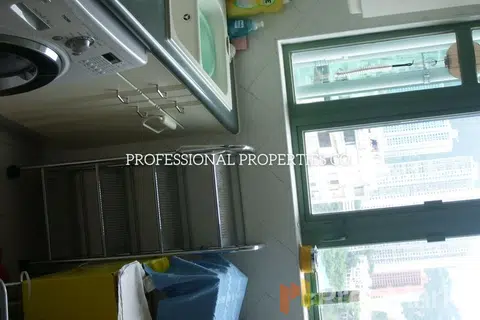 Y.I - Photo 4