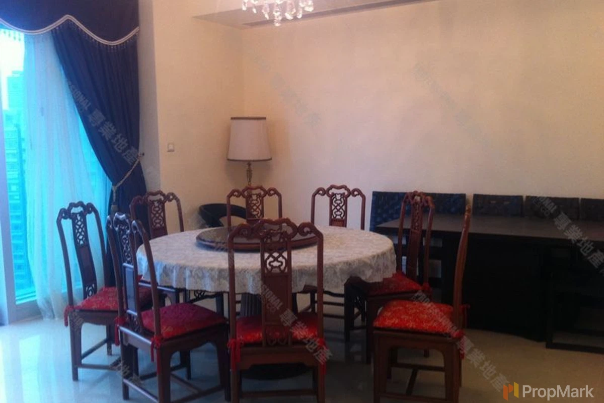 The Legend - Photo 13