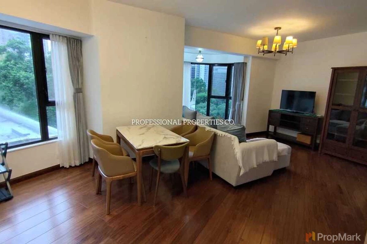 The Royal Court - Photo 1