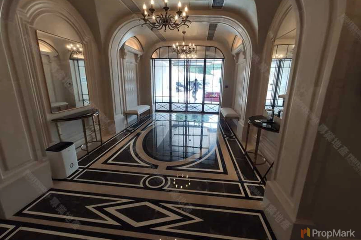 La Hacienda - Photo 3