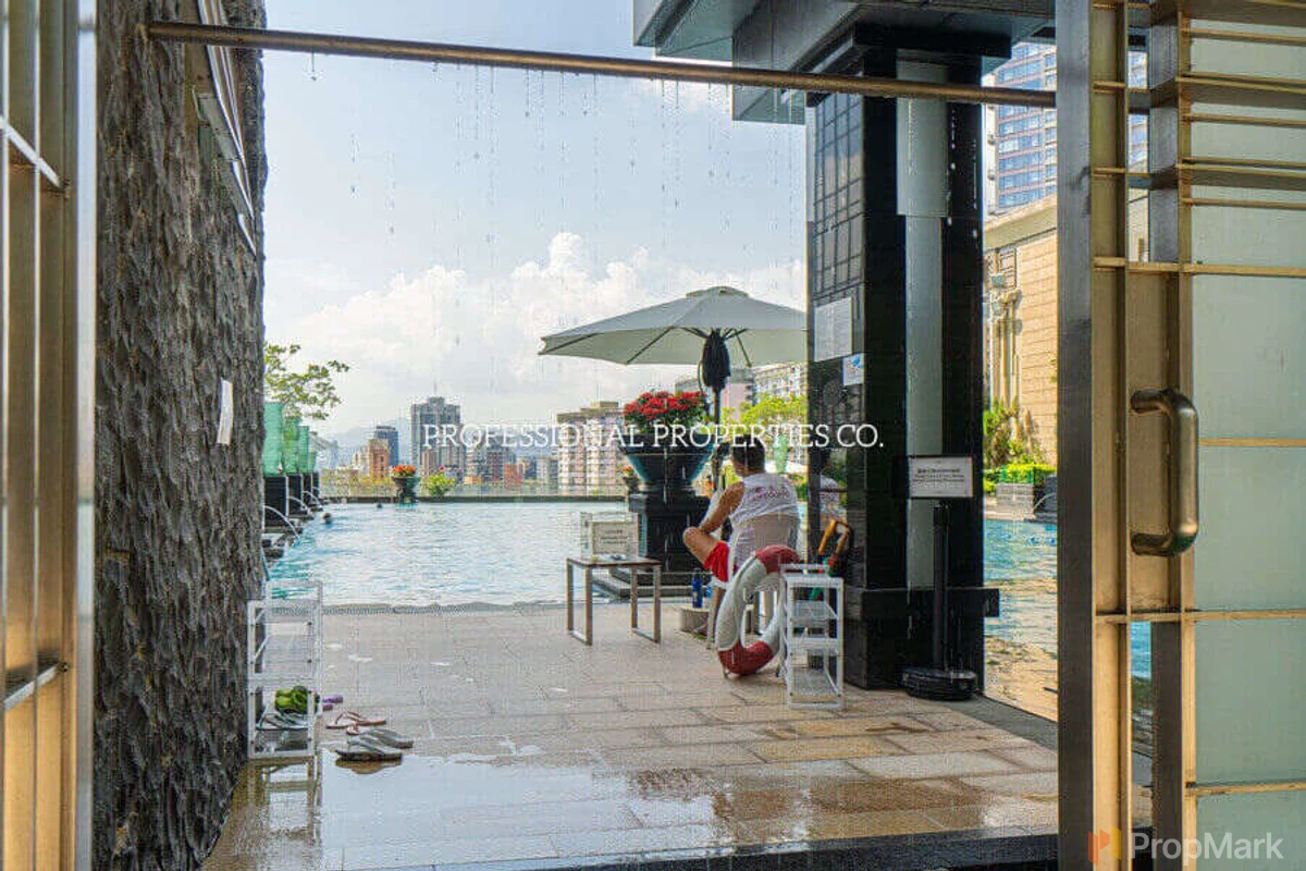 The Legend - Photo 18