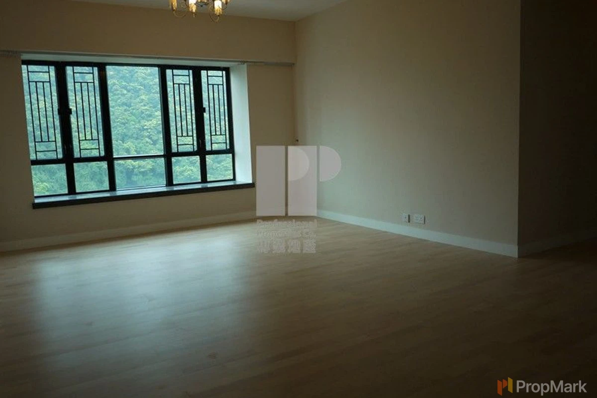 Imperial Court - Photo 3