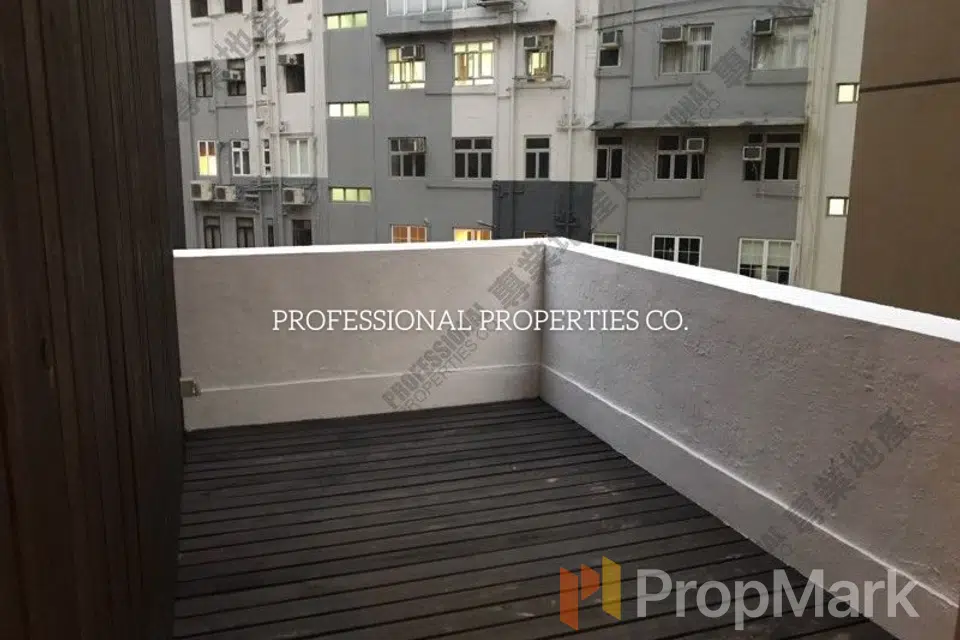Sunny Building - Photo 1