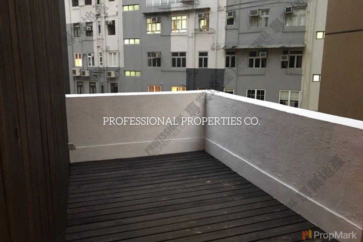 Sunny Building - Photo 17