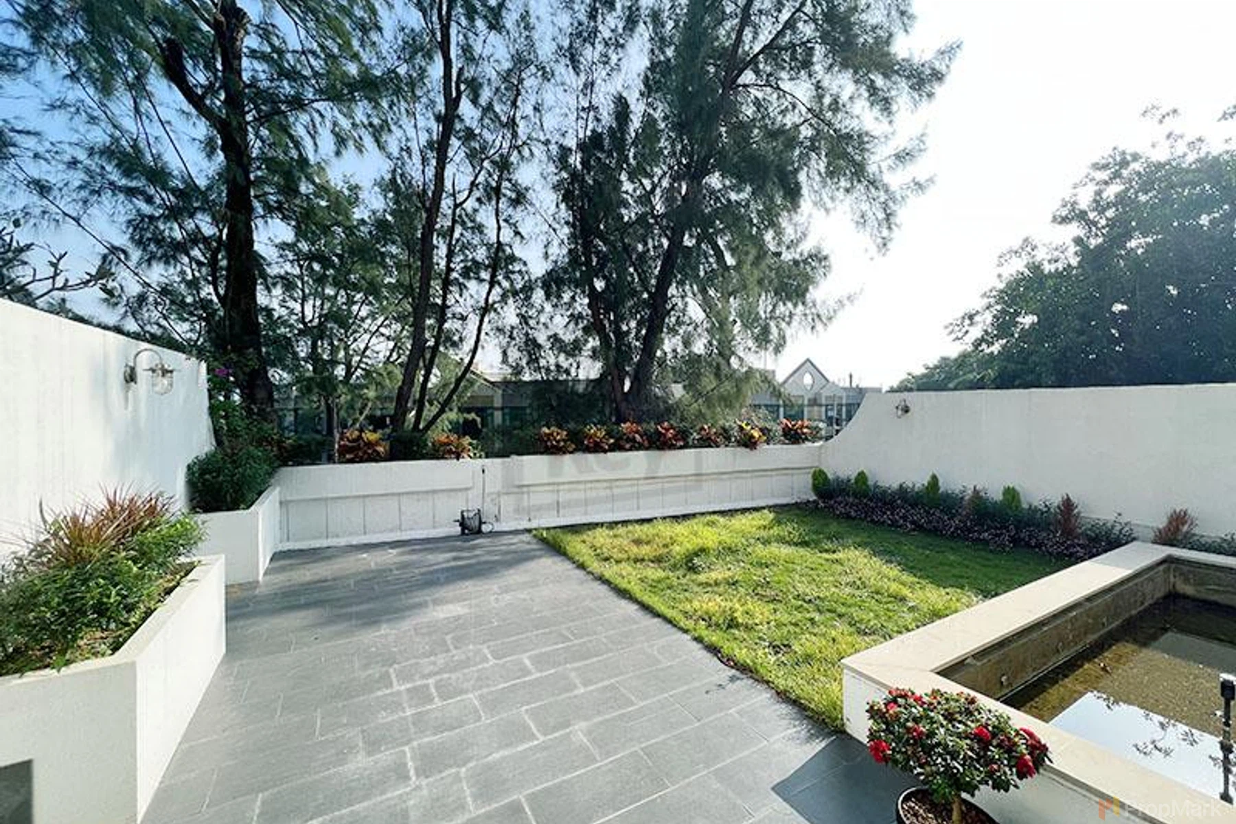 Grosse Pointe Villa - Photo 1