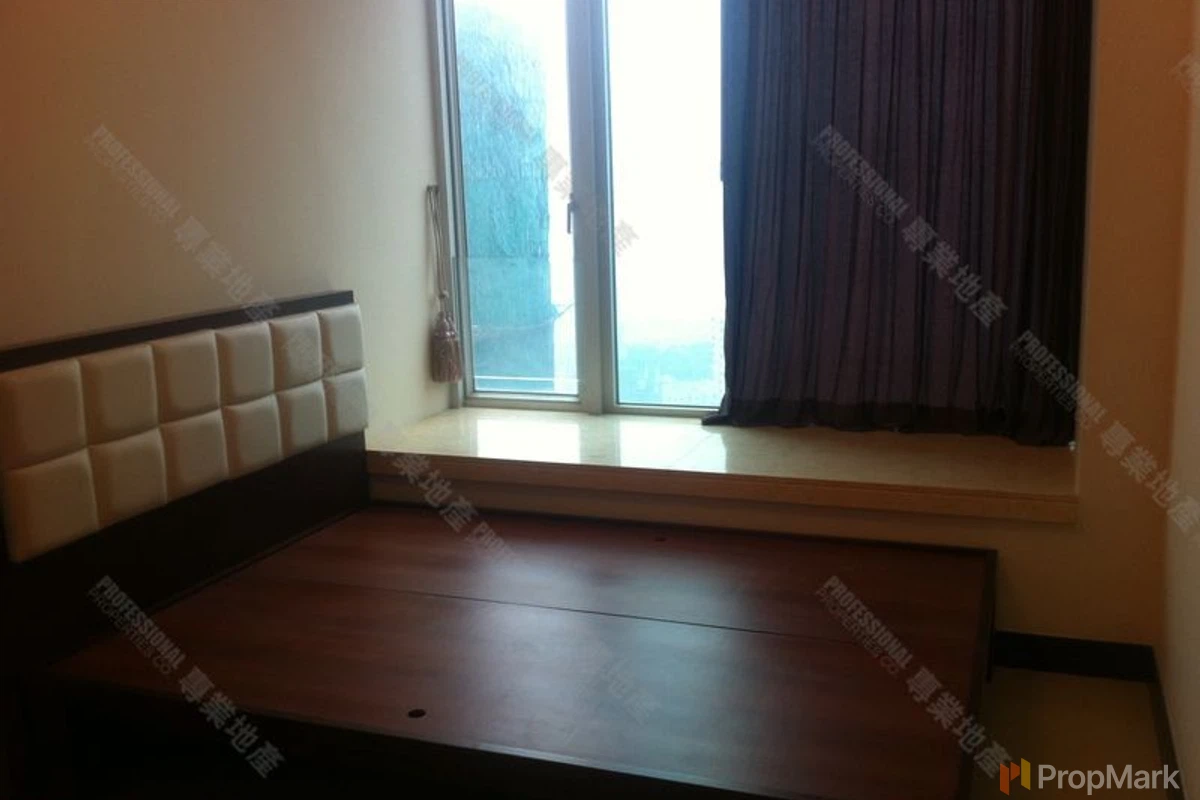 The Legend - Photo 1