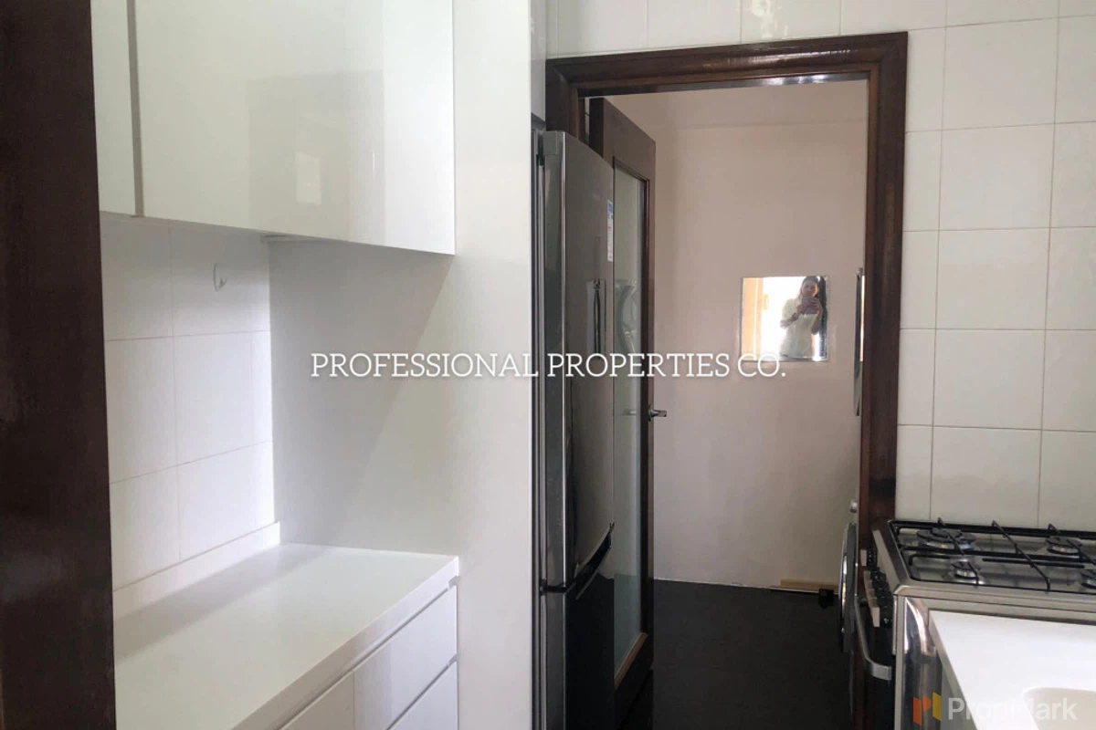 Stanford Villa - Photo 13