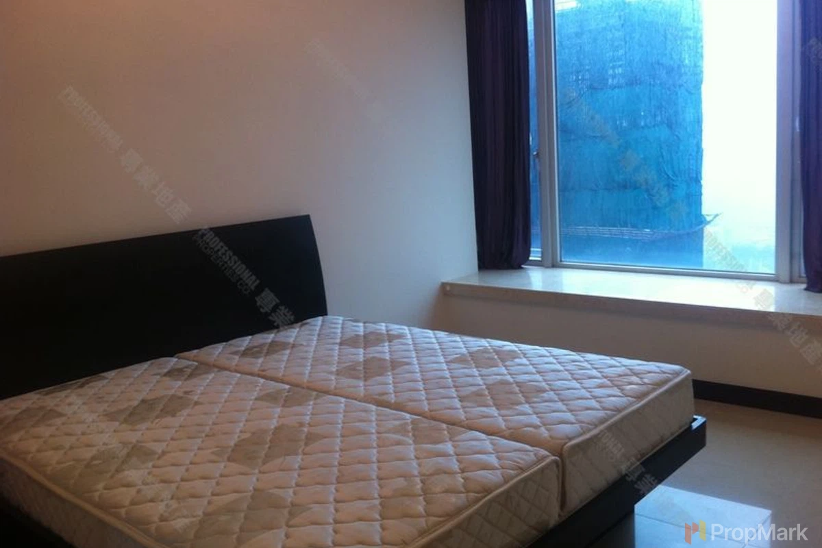 The Legend - Photo 6