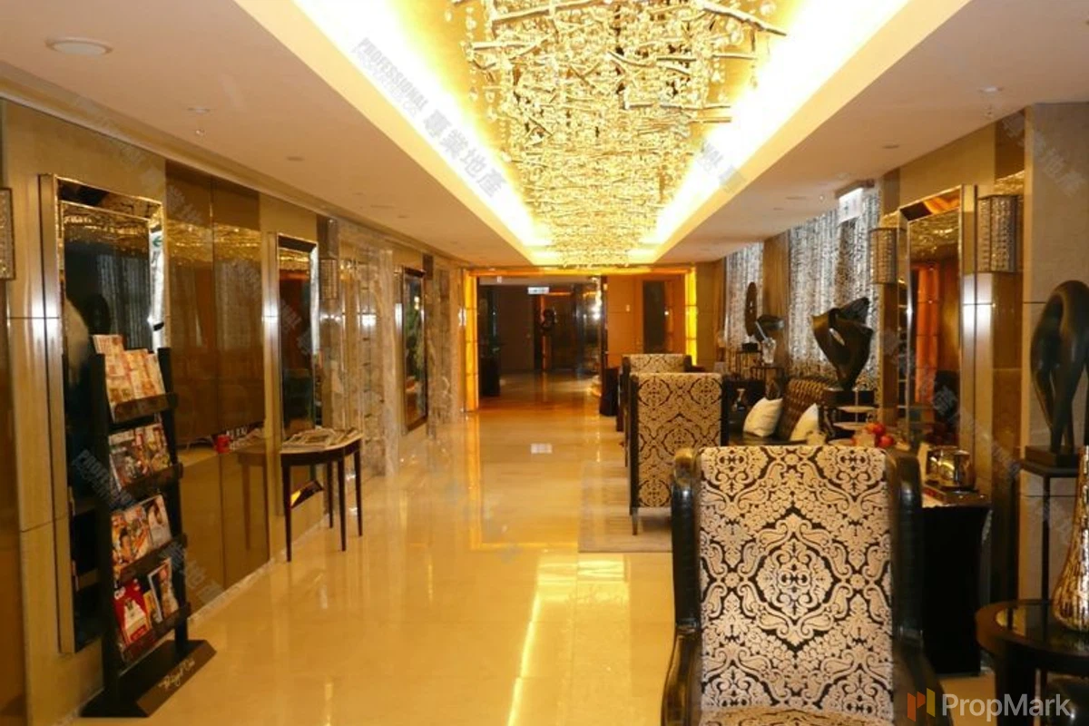 The Legend - Photo 19