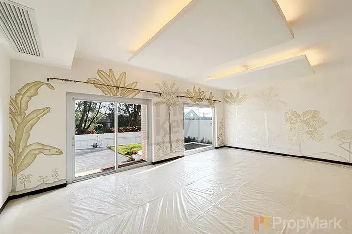 Grosse Pointe Villa - Photo 3