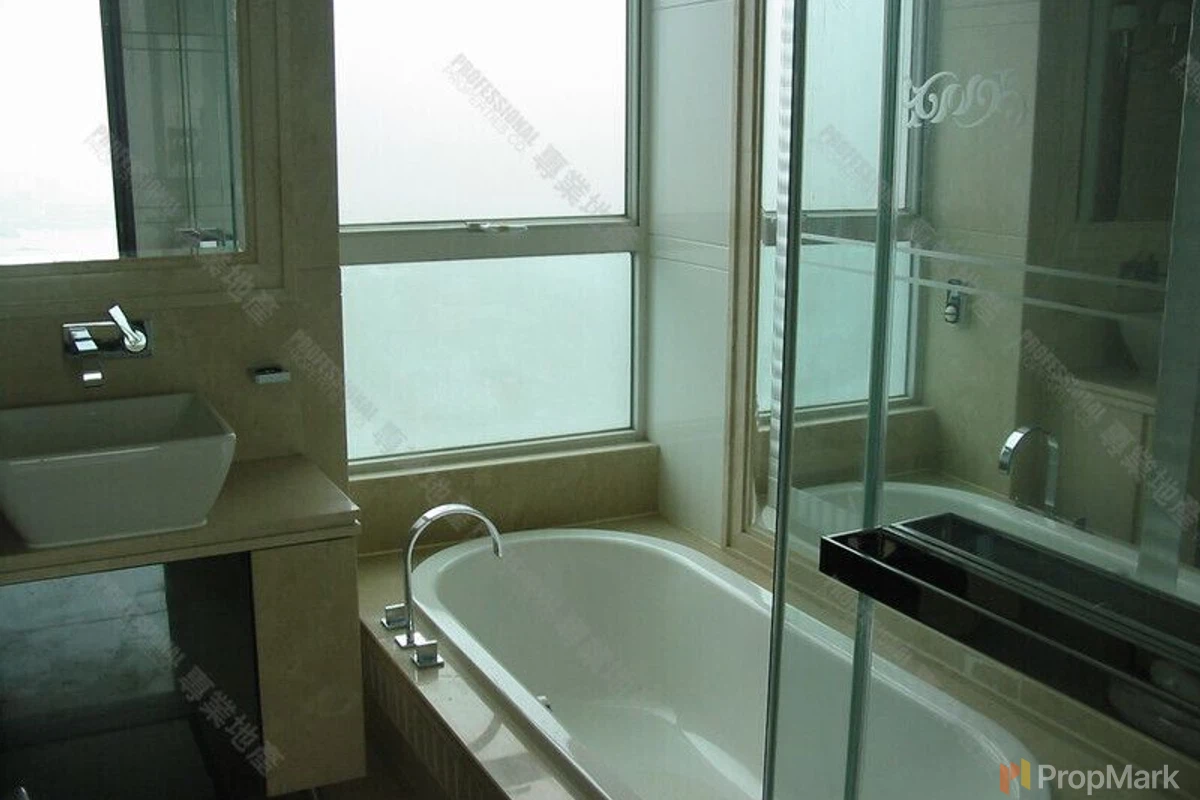 The Legend - Photo 8