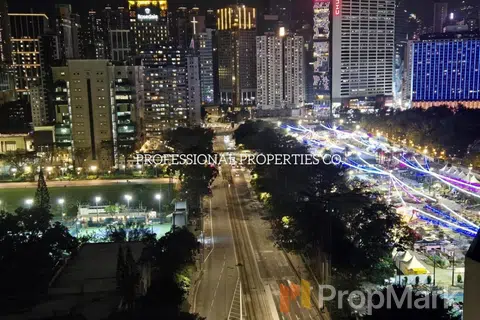 Hung On Building - Photo