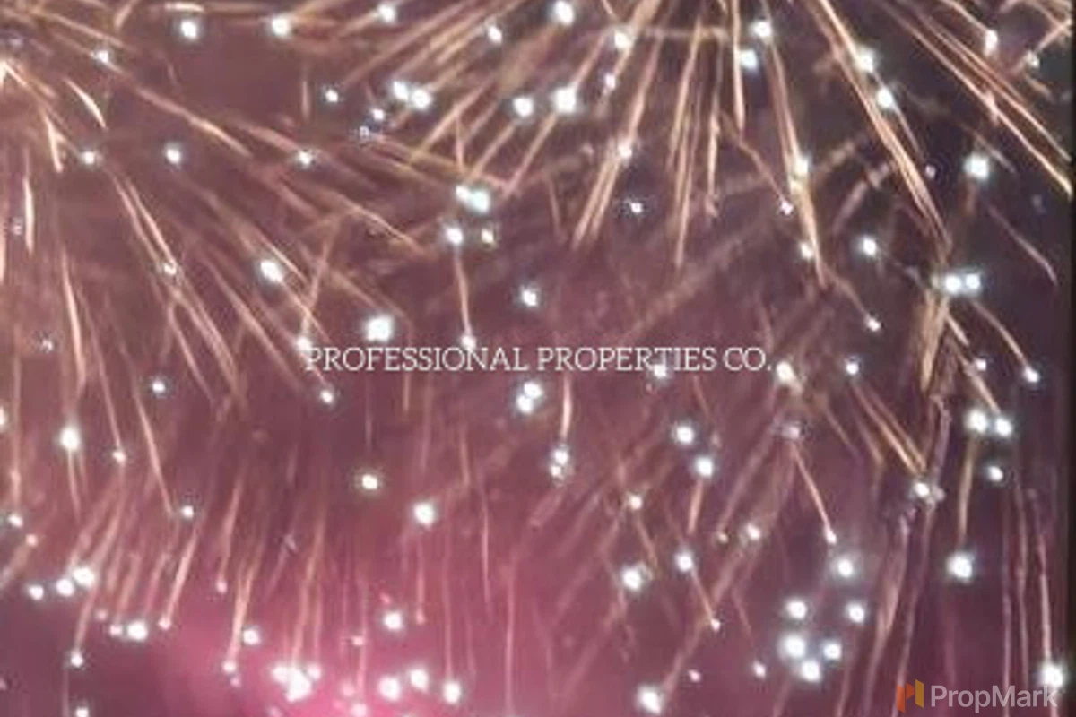 Hung On Building - Photo 3