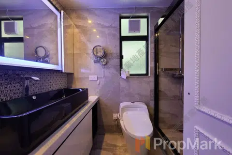 Clovelly Court - Photo 2