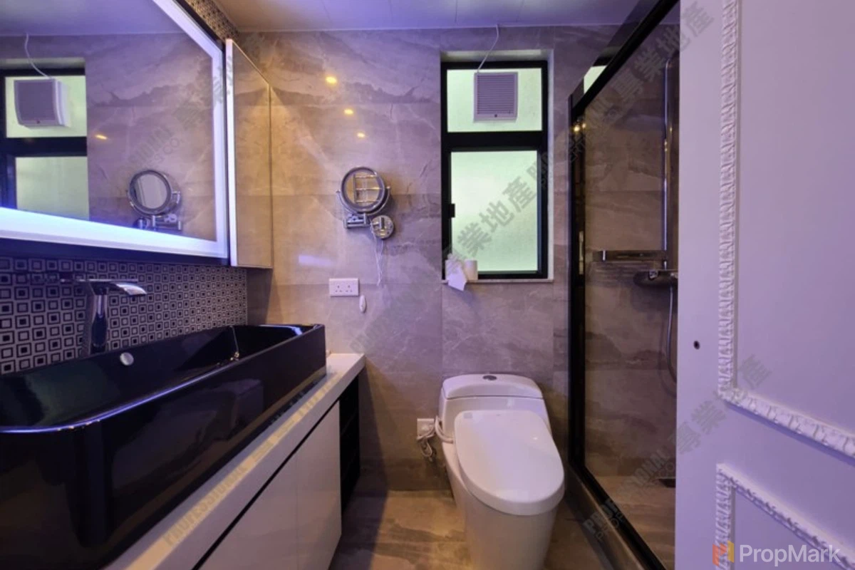 Clovelly Court - Photo 2