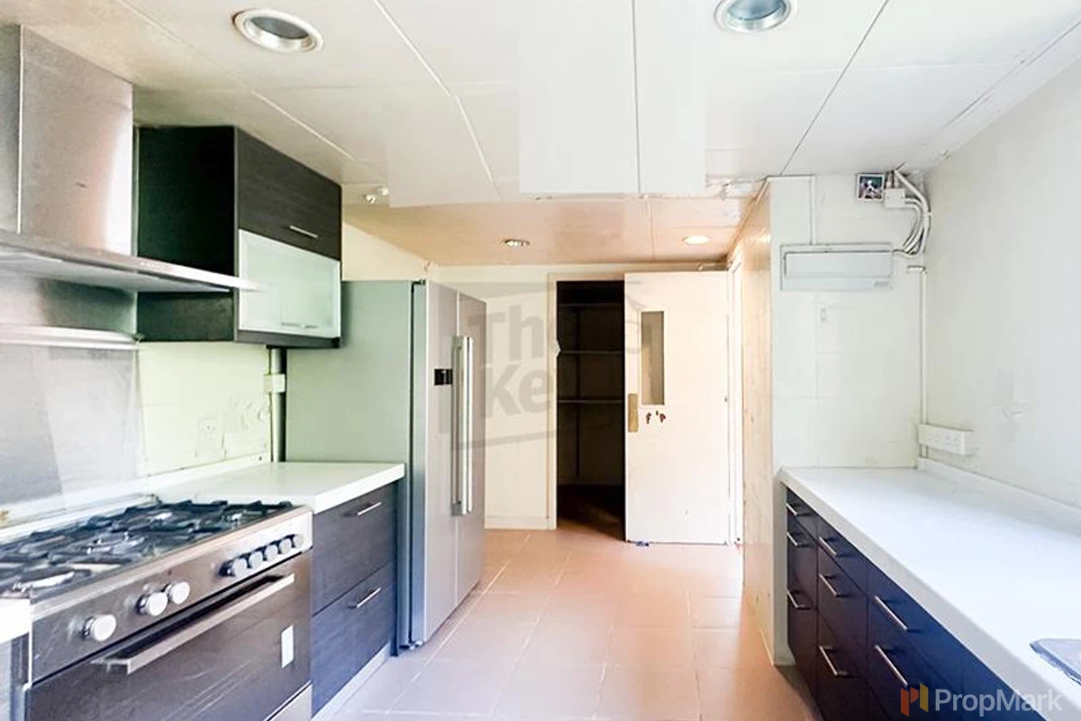 Hamilton Court - Photo 9