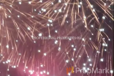 Hung On Building - Photo 3