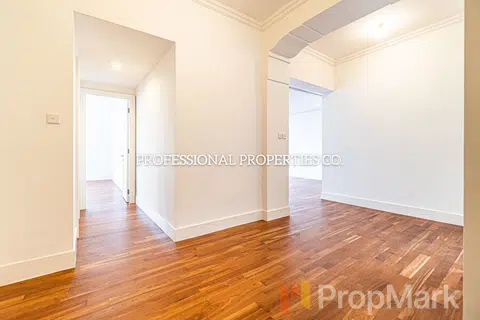 La Hacienda - Photo 4