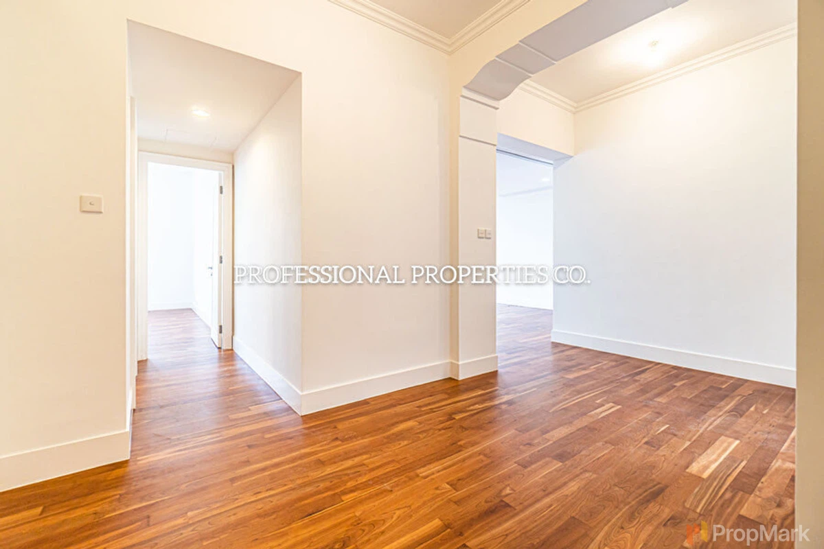 La Hacienda - Photo 4