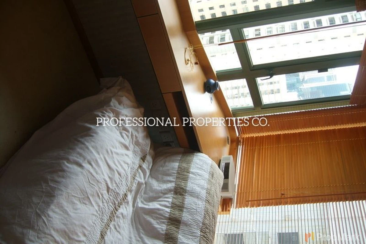 Y.I - Photo 16