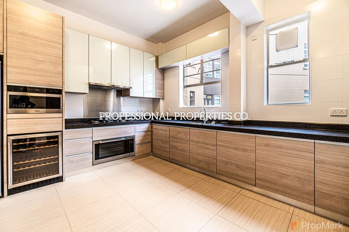 La Hacienda - Photo 23